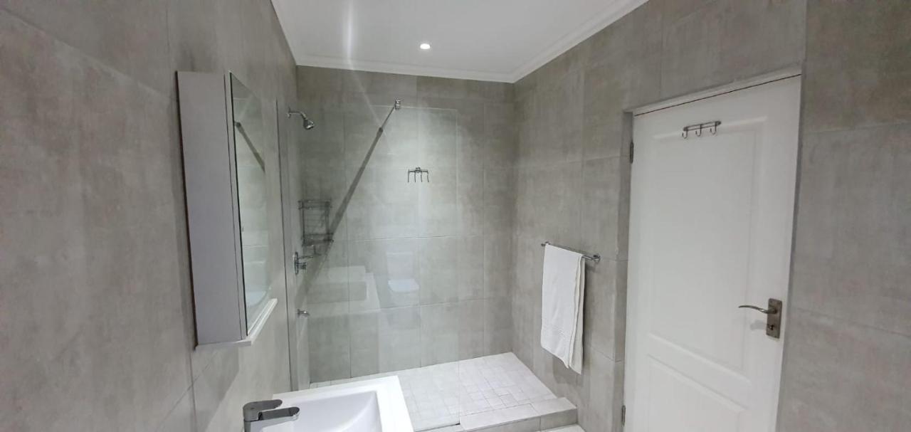 Villa Parisienne Modern Guest House Кейптаун Екстериор снимка